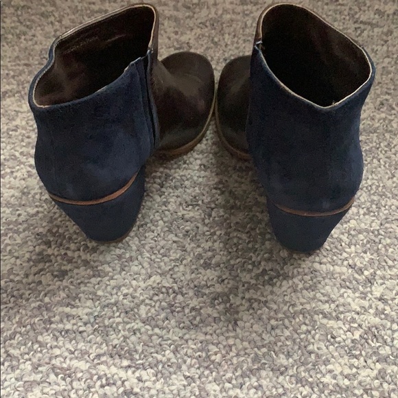 Boots - Picture 3 of 4